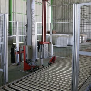 מכונת עטיפה אוטומטית - זרוע מסתובבת INLINE משולבת בקו מסועים